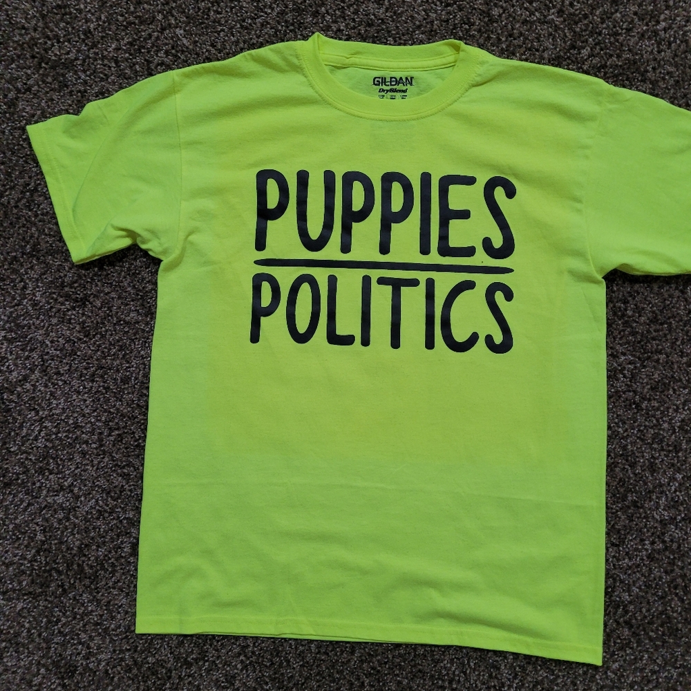 Graphic Print Tshirt Youth XLarge Size 18 PUPPIES OVER POLITICS
